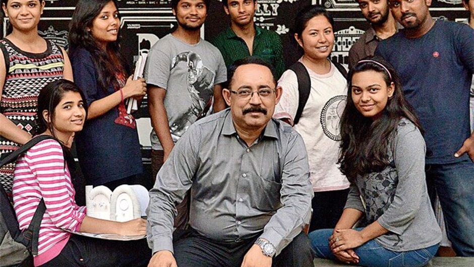 निफ्ट-दिल्ली में छात्रों के साथ डायरेक्टर आरिंदम दास