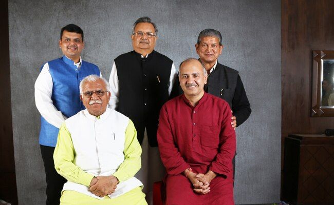 (बाएं से) देवेंद्र फड़नवीस, रमन सिंह, हरीश रावत, मनीष सिसोदिया और मनोहरलाल खट्टर