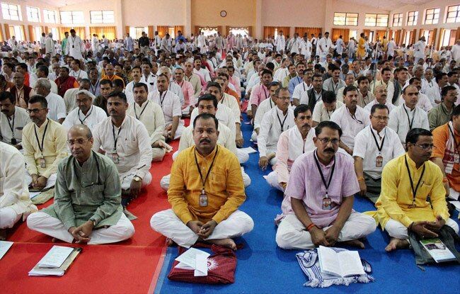 संघ की प्रतिनिधि सभा की बैठक में मौजूद प्रतिनिधि