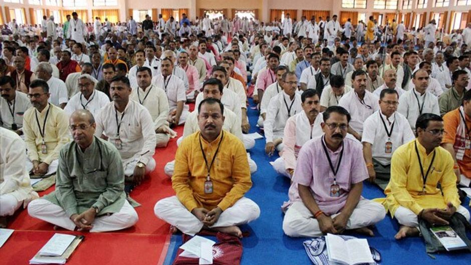 संघ की प्रतिनिधि सभा की बैठक में मौजूद प्रतिनिधि