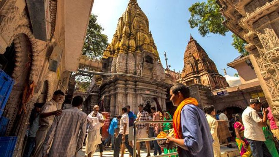 काशी विश्वनाथ मंदिर में भक्तों का तांता