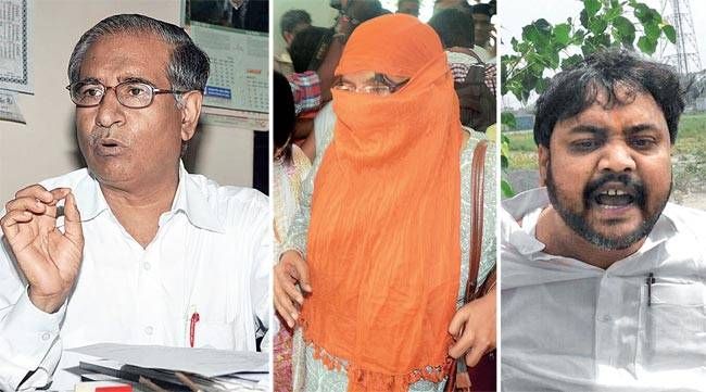 बोर्ड के पूर्व अध्यक्ष लालकेश्वर प्रसाद, उनकी पत्नी उषा सिन्हा और बच्चा राय (बाएं से दाएं)