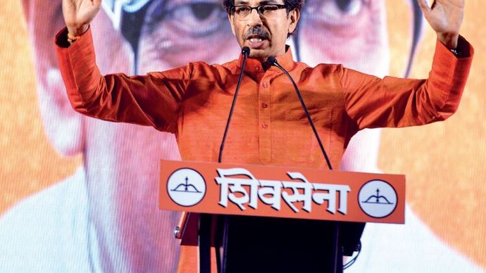 अकेले लड़ेंगेः शिवसेना के फैसले की घोषणा करते उद्धव ठाकरे