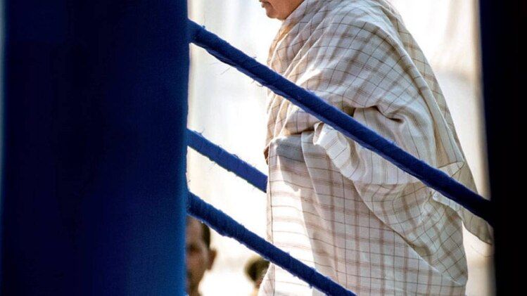 मायावती के लिए अपनी पार्टी को बिखरने से बचाने की चुनौती होगी