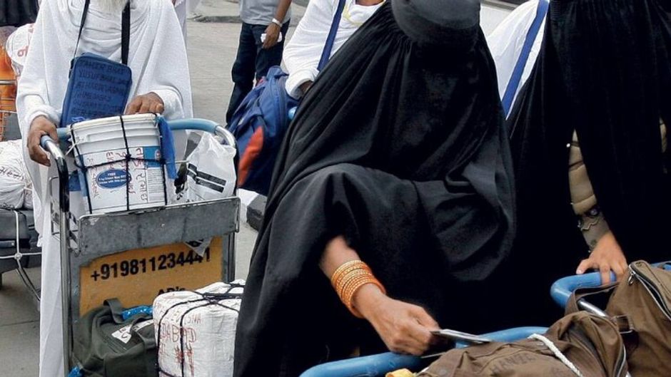 भारत से हर साल 1.5 लाख से अधिक लोग हज यात्रा पर जाते हैं