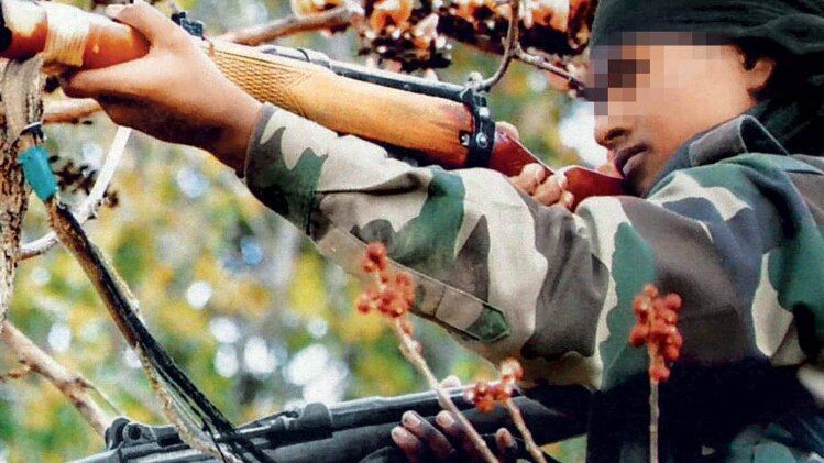  डरावना मकसद झारखंड के लातेहर के जंगलों में प्रशिक्षण शिविर में बाल नक्सली