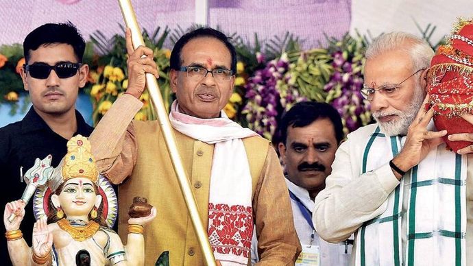 अमरकंटक में चौहान और मोदी