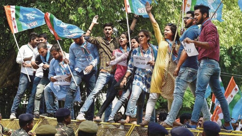 युवा जोश बीएचयू में छात्राओं पर लाठीचार्ज के खिलाफ दिल्ली में प्रदर्शन करते एनएसयूआइ के छात्र