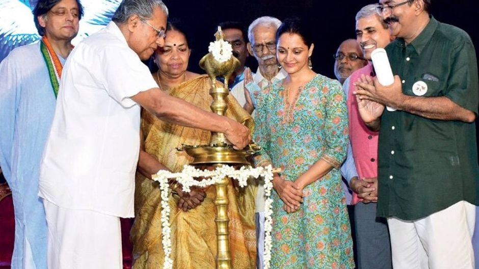 सीएम पिनाराई विजयन हैबफेस्ट 30 का उद्घाटन करते हुए, जो 'लाइफ मिशन' के लिए 1,000 घर बनाएगा