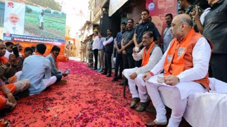 गुजरात में सीएम उम्मीदवार बदल सकती है भाजपा