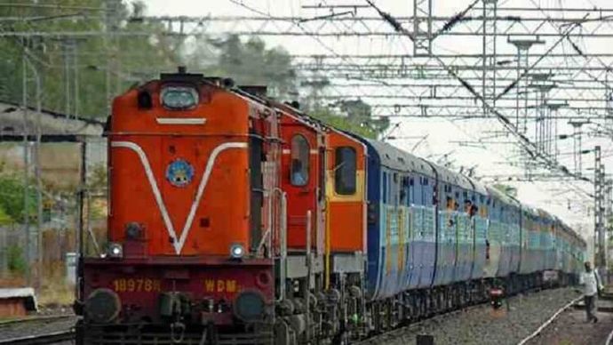 भारतीय रेल नए वित्त वर्ष में कार्बन क्रेडिट प्वाइंट बेचेगी. सभी जोनल रेलवे से कहा गया है कि अभी तक