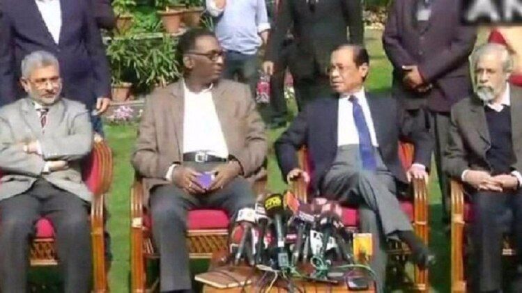 सुप्रीम कोर्ट के जज प्रेस कॉन्फ्रेंस में