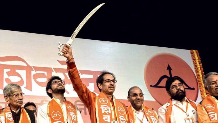 खिंच गई तलवार बाल ठाकरे की जयंती पर आयोजित कार्यक्रम में उद्धव ठाकरे