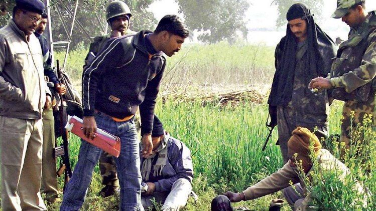 शूटआउट  2015 में पलामू मुठभेड़ स्थल पर मौजूद पुलिस