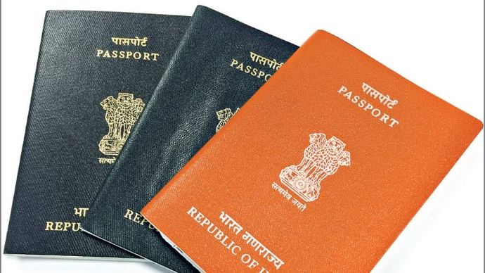 रंग को लेकर अंदेशा दसवीं से कम पढ़े लोगों के लिए नारंगी पासपोर्ट देने की सरकार की योजना