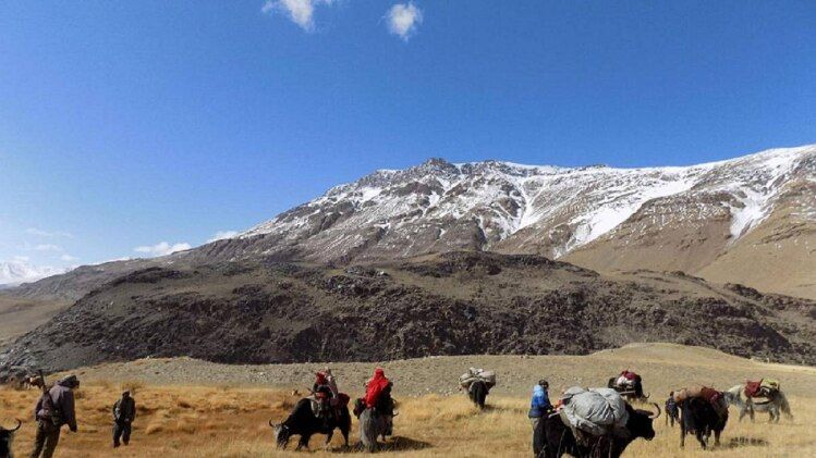 चीनी ठिकाना  अफगानिस्तान के बदख्शां प्रांत में वाखान गलियारे से निकलते खानाबदोशों के परिवार