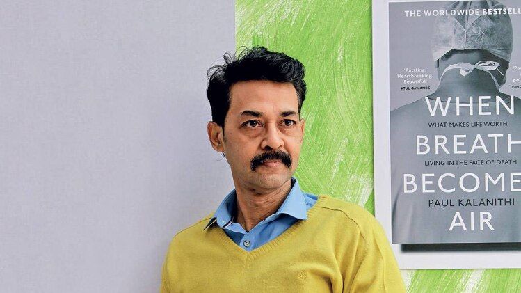 डॉ. बृजेश्वर सिंह ने रात को सर्जरी के दौरान बीच के लम्हों में पॉल कलानिधि पर नाटक लिख डाला