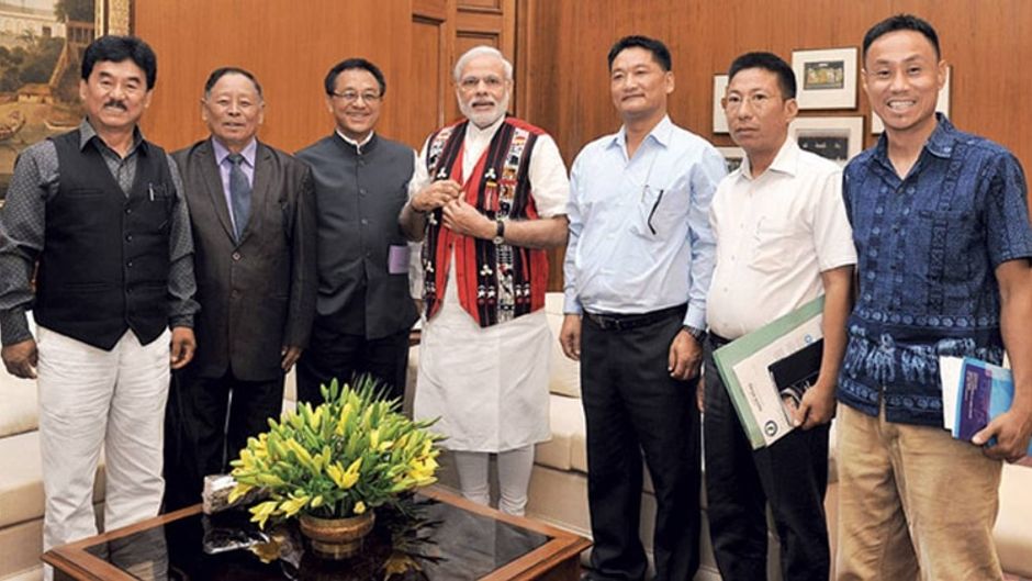 नगा समझौते के दौरान होहो प्रतिनिधिमंडल के साथ प्रधानमंत्री मोदी
