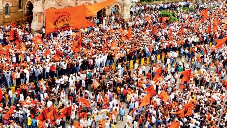 बंट गया मराठा समुदाय 