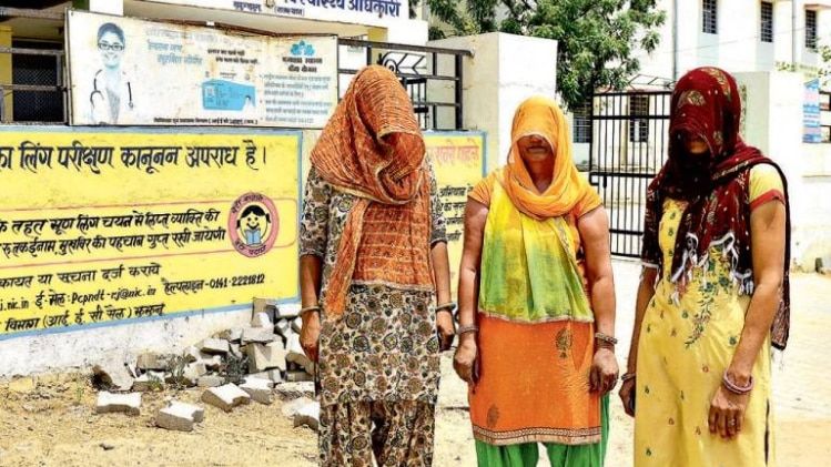 हौसलाः नकली ग्राहक बनीं तीन गर्भवती महिलाएं