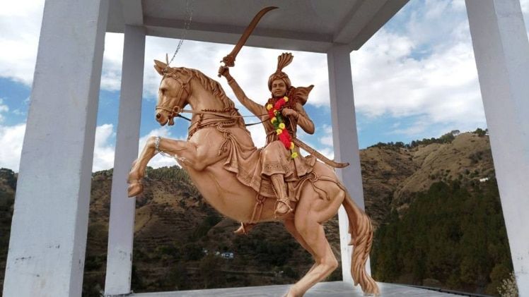 गुराड में लगी तीलू रौतेली की प्रतिमा