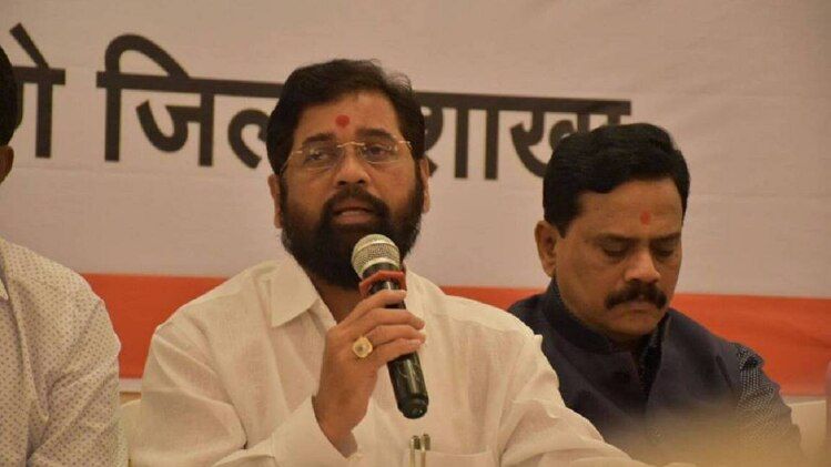 महाराष्ट्र के लोकनिर्माण मंत्री एकनाथ शिंदे