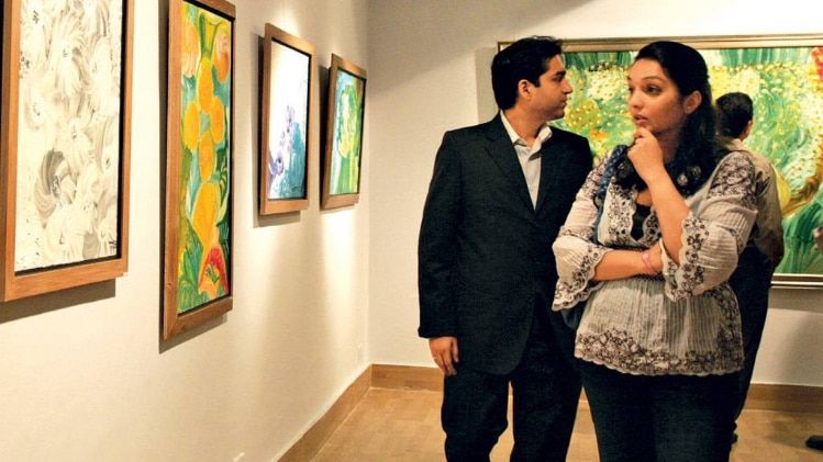 सियासत और कला कोलकाता में 2011 में ममता की पेटिंग की प्रदर्शनी