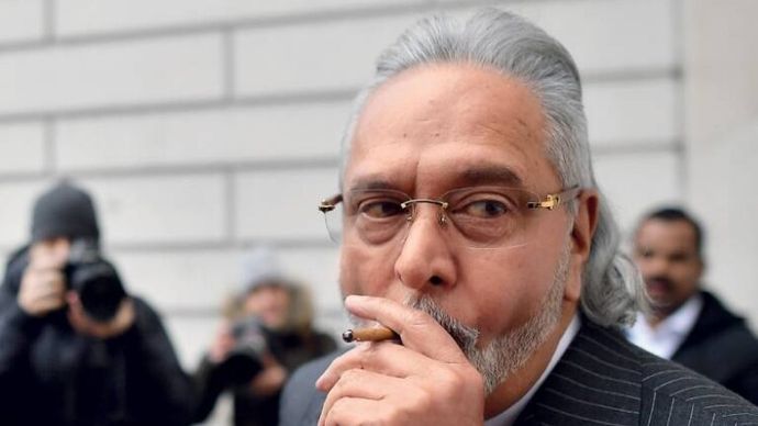 अच्छे दिन लद गए? 11 दिसंबर को सेंट्रल लंदन में अदालत के बाहर विजय माल्या