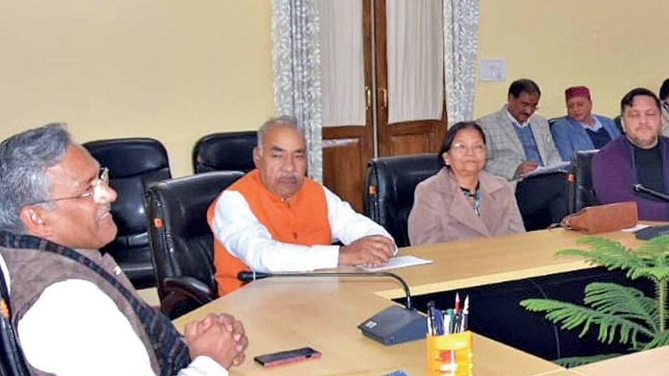 कठिन डगर उत्तराखंड के मुख्यमंत्री त्रिवेंद्र सिंह रावत मनोनीत पदाधिकारियों को शुभकामना देते