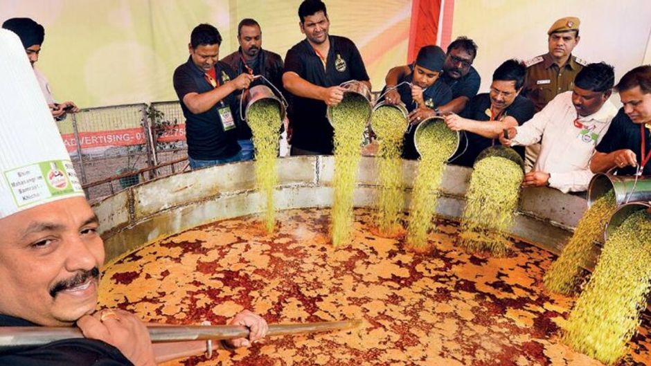 चुनावी चक्कर रामलीला मैदान में खिचड़ी पकाते नागपुर के शेफ विष्णु मनोहर