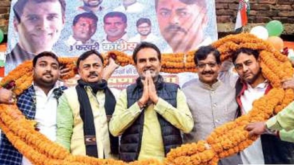 हम एक हैंः पटना में बिहार कांग्रेस प्रभारी शक्ति सिंह गोहिल (बीच में) और प्रदेश अध्यक्ष मदन मोहन झ