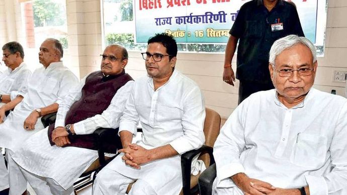 जद (यू) में दरार पार्टी की एक बैठक में नीतीश और किशोर