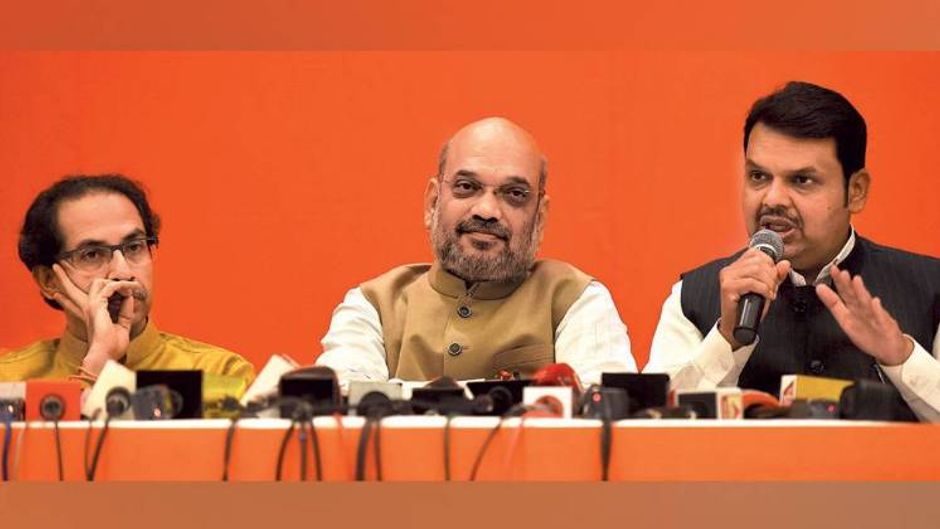 संयुक्त मोर्चा पत्रकारों को संबोधित करते उद्धव ठाकरे, अमित शाह, देवेंद्र फडऩवीस