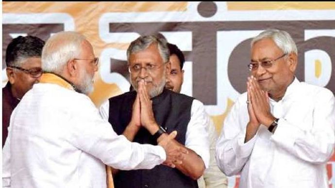 पटना में एक रैली के दौरान प्रधानमंत्री मोदी, सुशील मोदी और