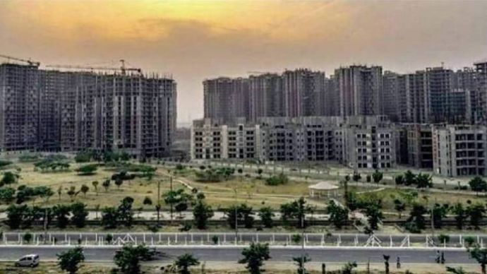 अधूरा पड़ा निर्माण कार्य