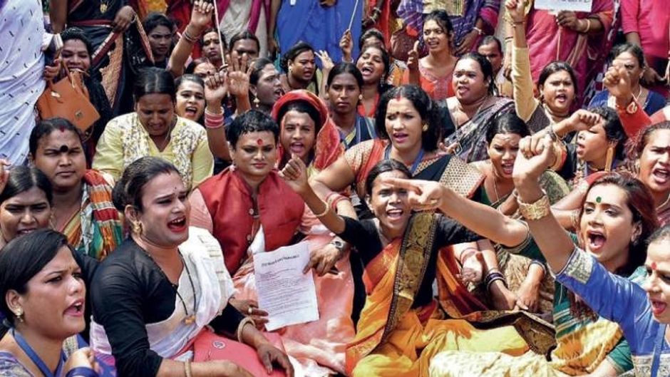 संघर्ष- भुवनेश्वर में ट्रांसजेंडर वेलफेयर बोर्ड बनाने की मांग के लिए प्रदर्शन करते किन्नर समुदा