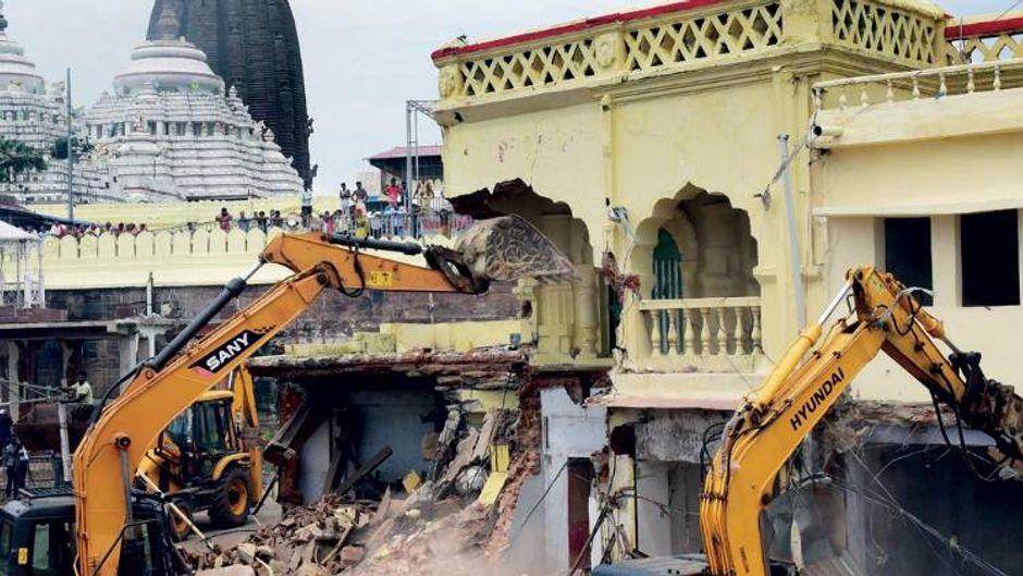 अतिक्रमण पर हमला मंदिर के पास तोड़-फोड़ का आमजन विरोध नहीं कर रहे