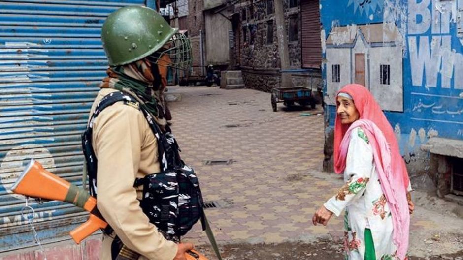 बिन 370 कश्मीर में बंद के दौरान की एक तस्वीर