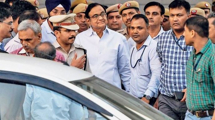 कठघरे में पूर्वमंत्री चिदंबरम