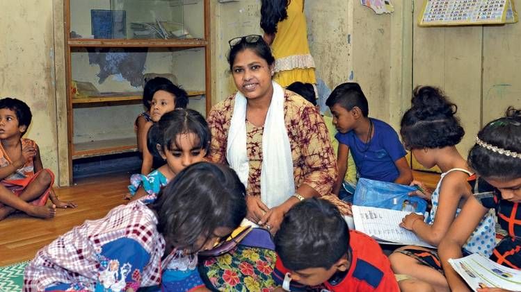 शिक्षा की अलख  सोनागाछी के यौनकर्मियों के बच्चों के बीच बेबी हल्दर