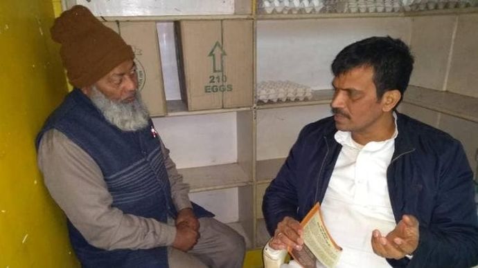 सीएए के बारे में समझाते भजापा कर्याकर्ता