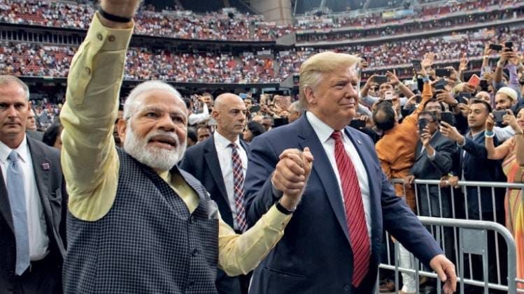 हाथ में हाथ  'हाउडी, मोदी' कार्यक्रम में नरेंद्र मोदी और डोनाल्ड ट्रंप
