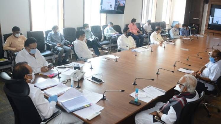 कोरोना संकट के बीच अर्थव्यवस्था सुधारने के प्रयास 