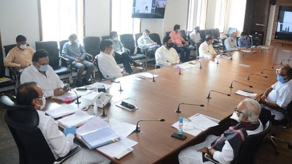 कोरोना संकट के बीच अर्थव्यवस्था सुधारने के प्रयास