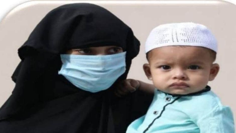 अपनी मां के साथ अब्दुल गनी