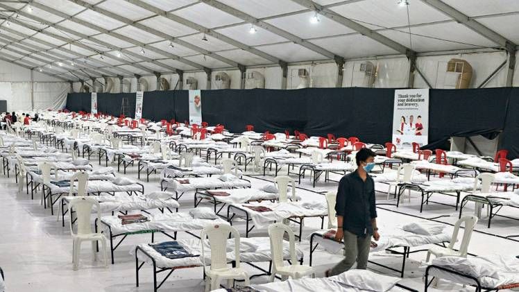 महालक्ष्मी रेस कोर्स में बिछाए अस्पताल के बिस्तर 