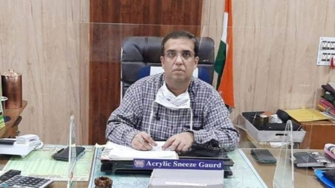 पीलीभीत के डीएम वैभव श्रीवास्तव
