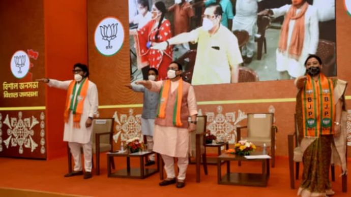 श्यामा प्रसाद मुखर्जी के जन्मदिन पर उन्हें स्मरण करते जे.पी. नड्डा और अन्य भाजपा नेता (एएनआइ)