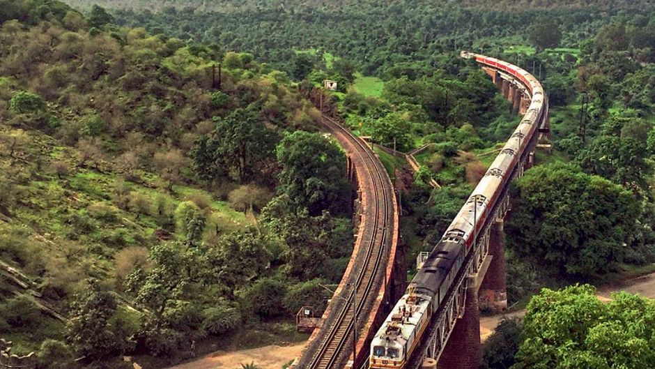 बदहाली मुकुंदरा रिजर्व से गुजरती रेल