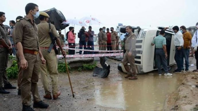 विकास दुबे के एनकाउंटर का घटनास्थल (फोटोः आशीष मिश्र)